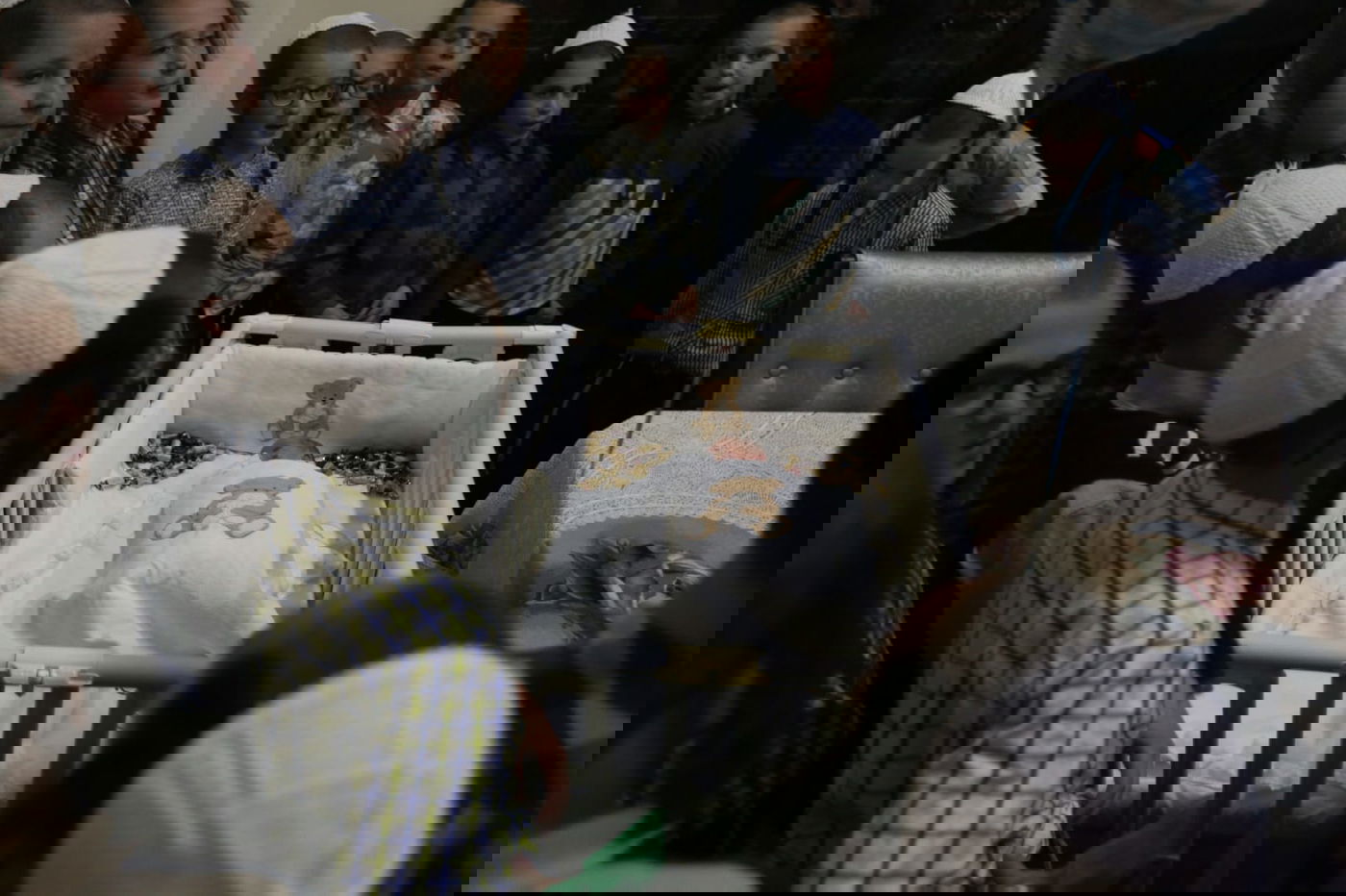 תיעוד: ילדי מאה שערים ב'קרישמע ליינען'