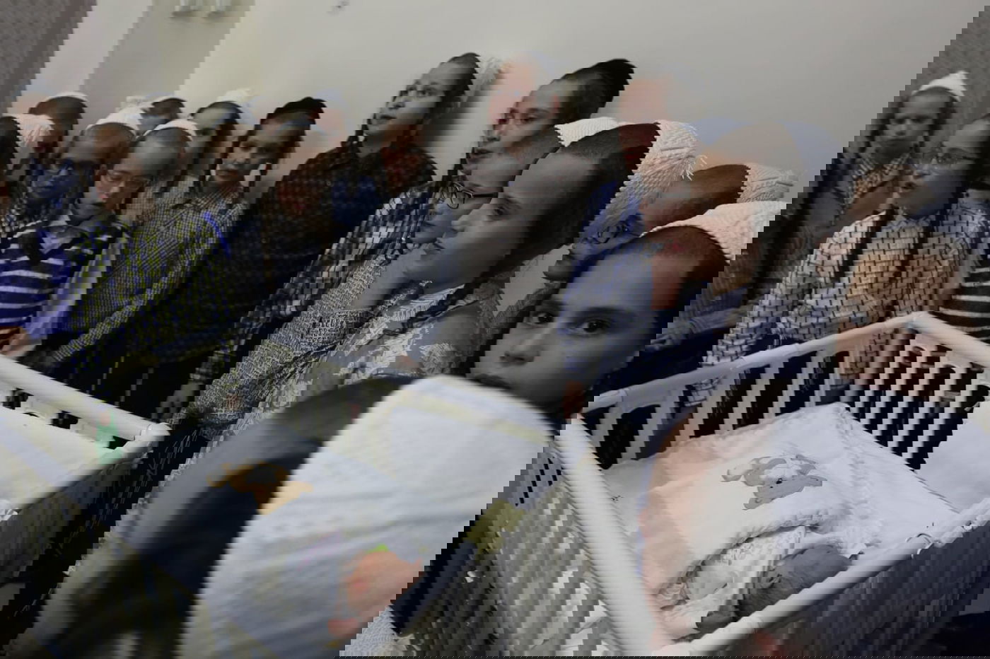 תיעוד: ילדי מאה שערים ב'קרישמע ליינען'