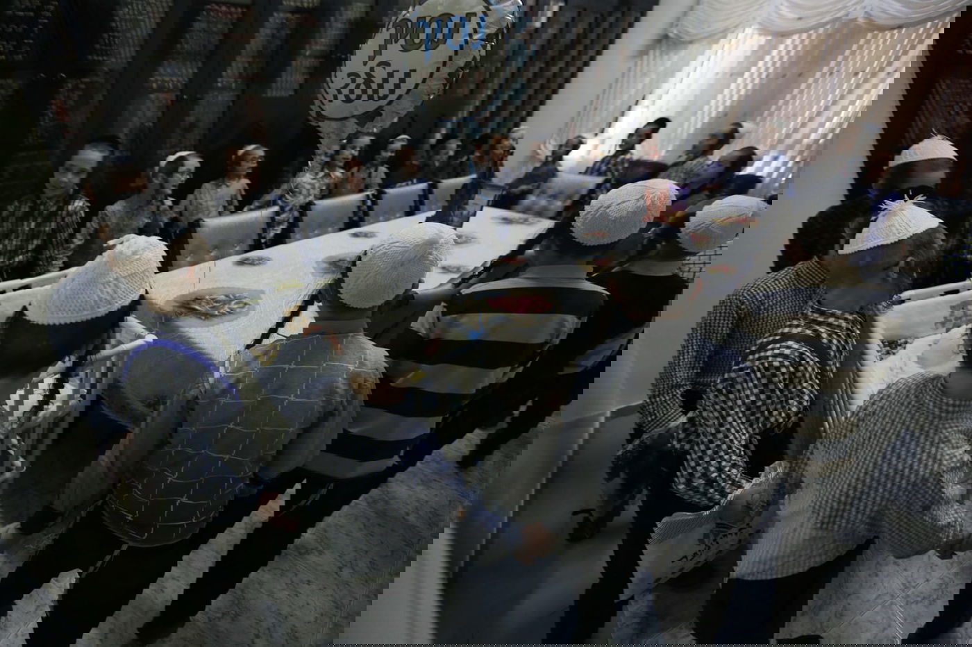 תיעוד: ילדי מאה שערים ב'קרישמע ליינען'