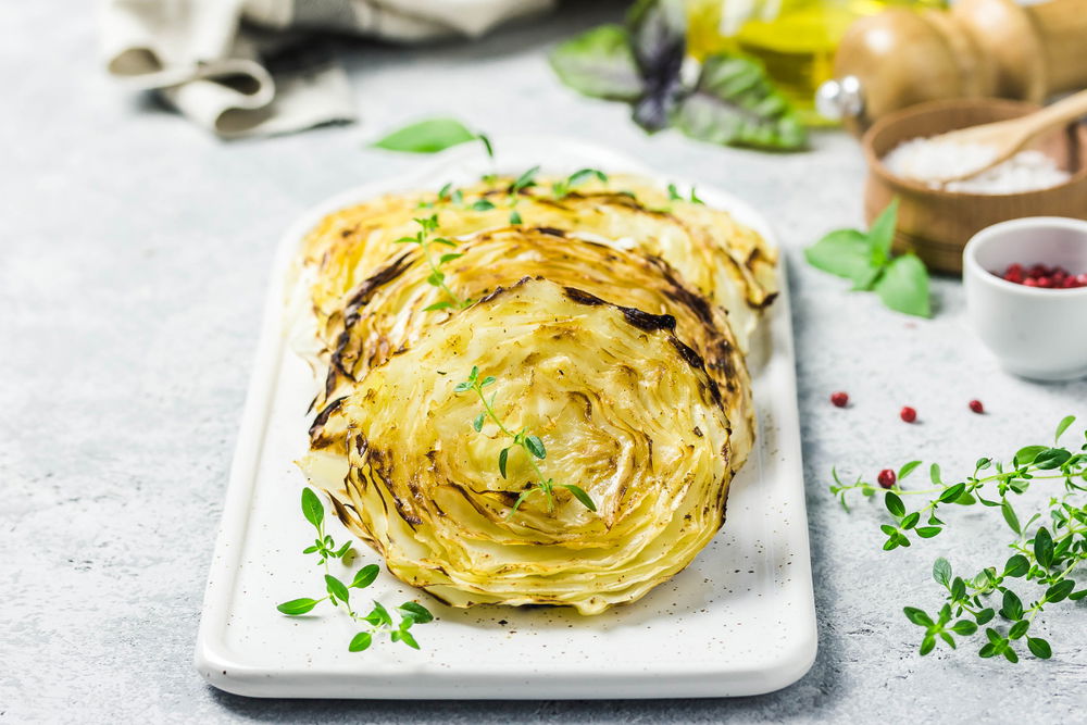 סטייק כרוב צלוי עם שום