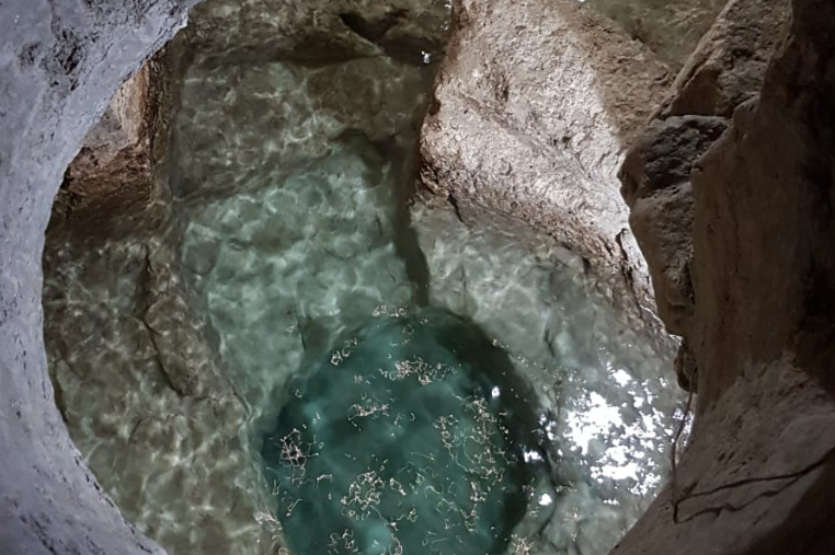 המקווה במרתפי הכנסייה