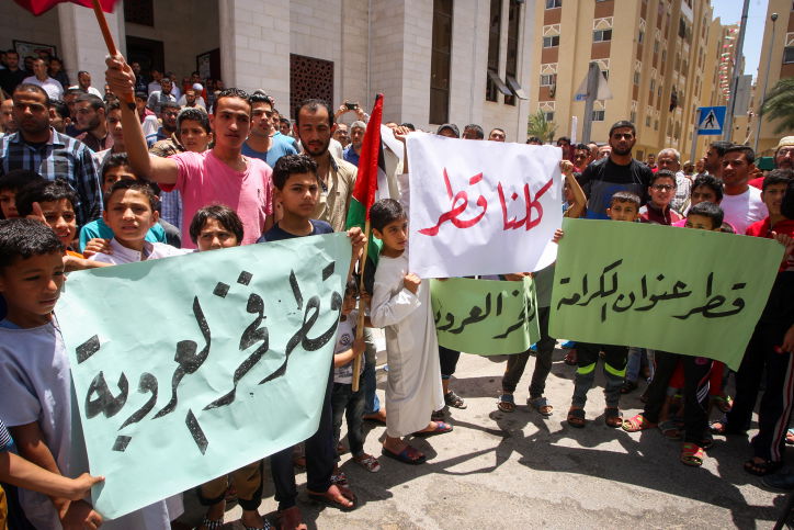 תומכים בקטאר בתוך רצועת עזה