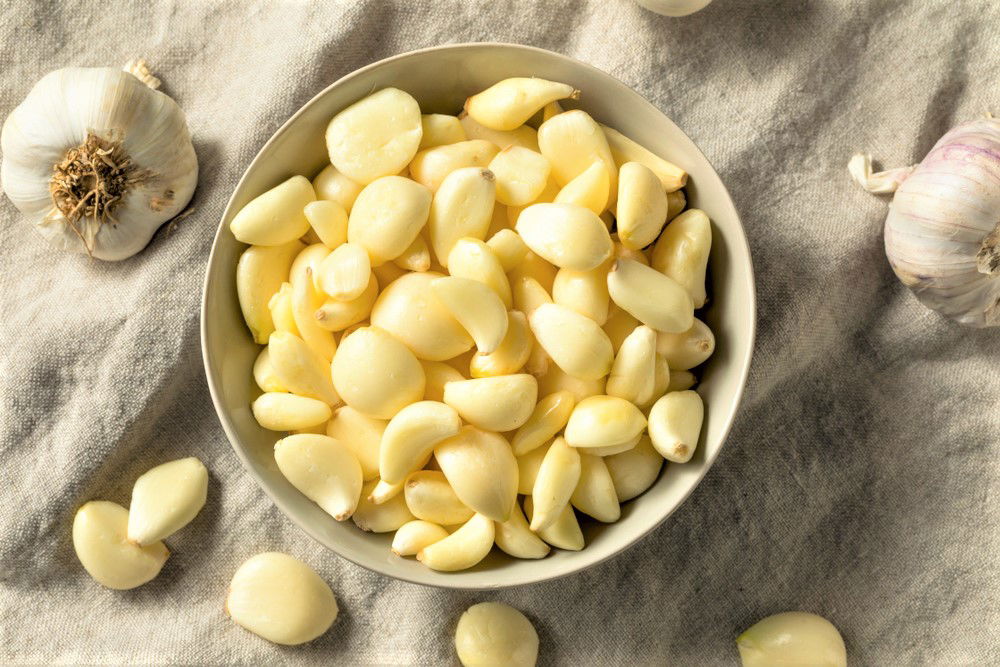 לקלף שום בדרך הכי קלה שיש