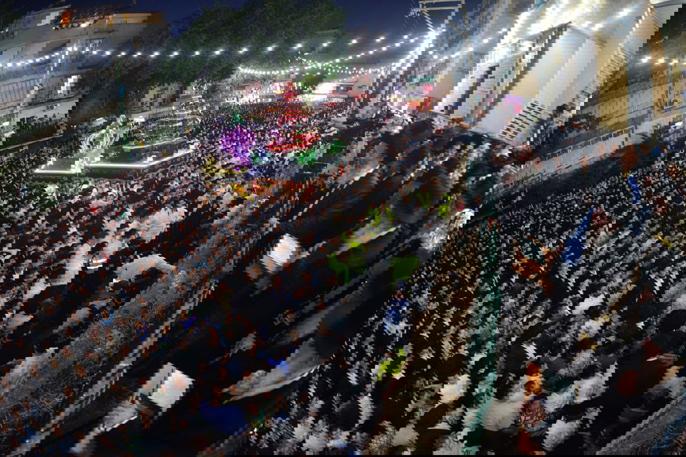 צפו: ספרי התורה הגנובים הושבו אל ארון הקודש