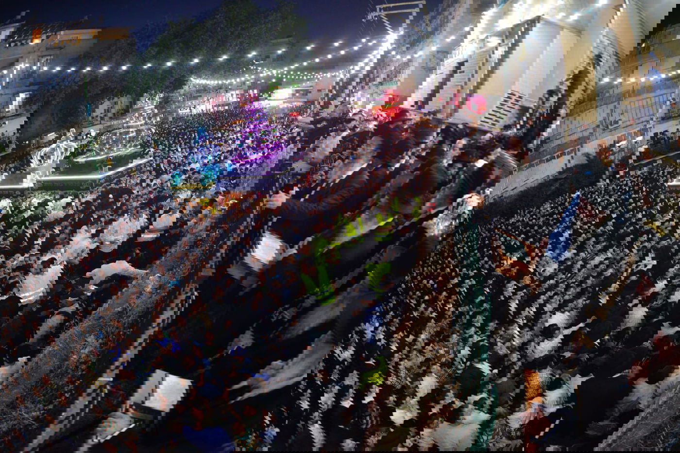 צפו: ספרי התורה הגנובים הושבו אל ארון הקודש