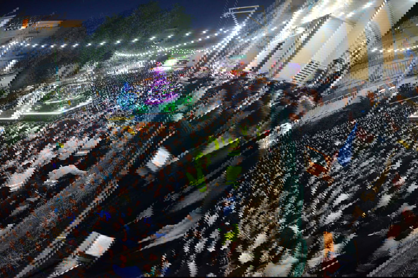 צפו: ספרי התורה הגנובים הושבו אל ארון הקודש