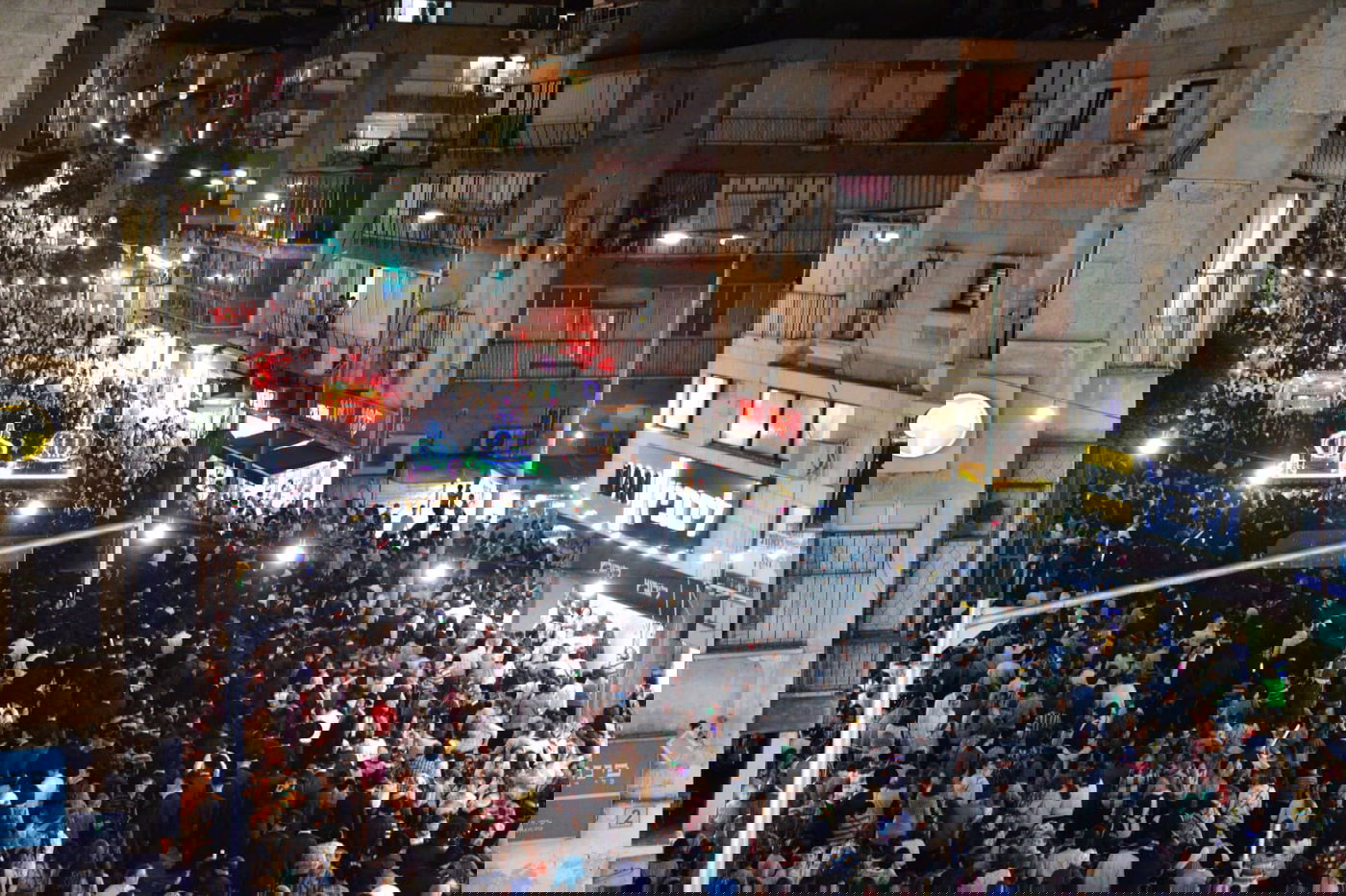 צפו: ספרי התורה הגנובים הושבו אל ארון הקודש