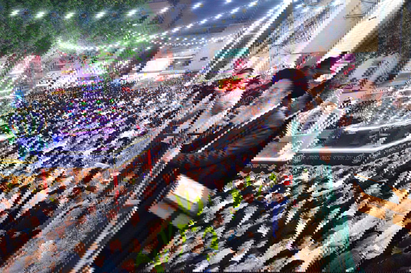 צפו: ספרי התורה הגנובים הושבו אל ארון הקודש