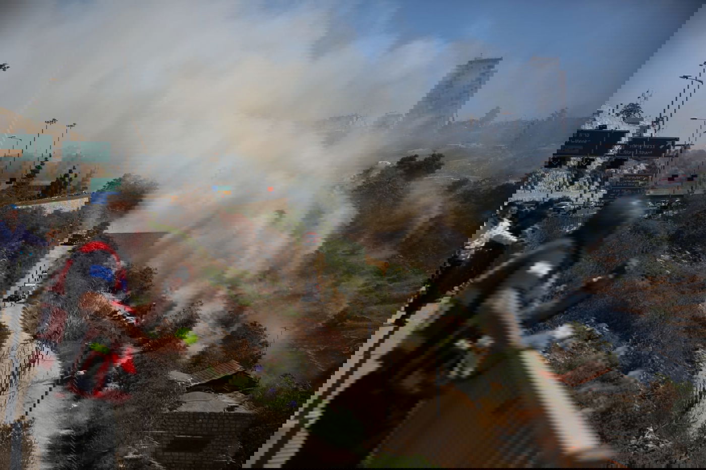 חשש מזליגת השריפה בליפתא לכיוון ירושלים • צפו בתיעוד