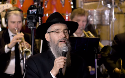 אברהם פריד במחרוזת מלהיטיו הישנים • צפו