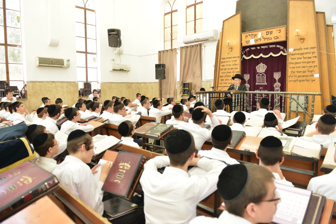 הגרי"ג אדלשטיין חיזק את תלמידי ישיבת פוניבז' לצעירים