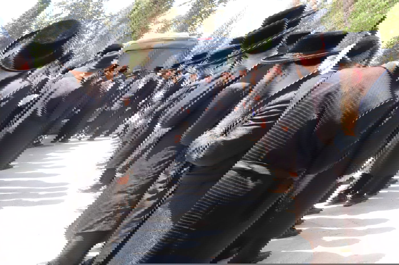 מאות בהלוויית הצלם של גדולי ישראל. צפו