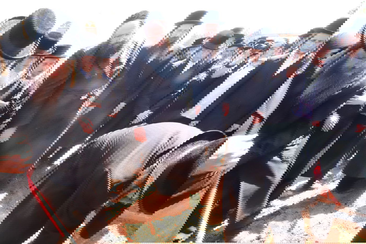 מאות בהלוויית הצלם של גדולי ישראל. צפו