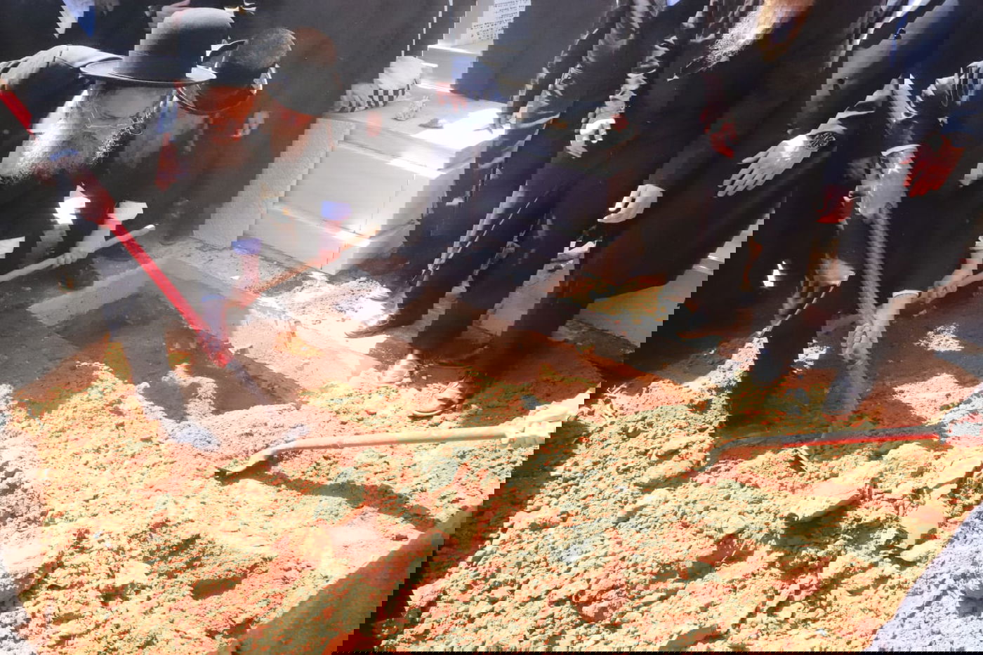 מאות בהלוויית הצלם של גדולי ישראל. צפו