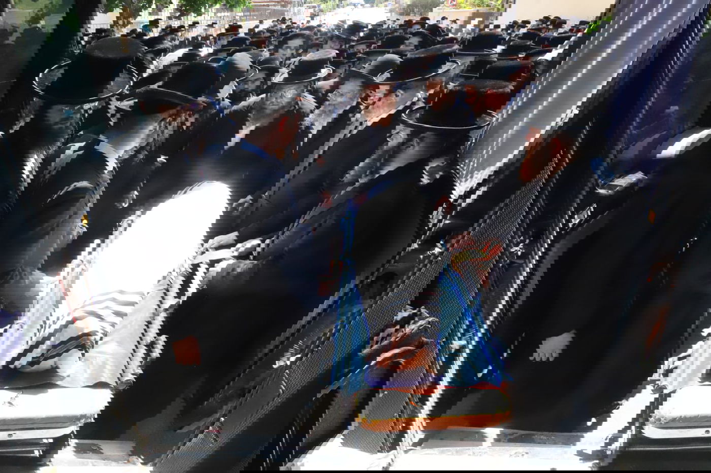 מאות בהלוויית הצלם של גדולי ישראל. צפו