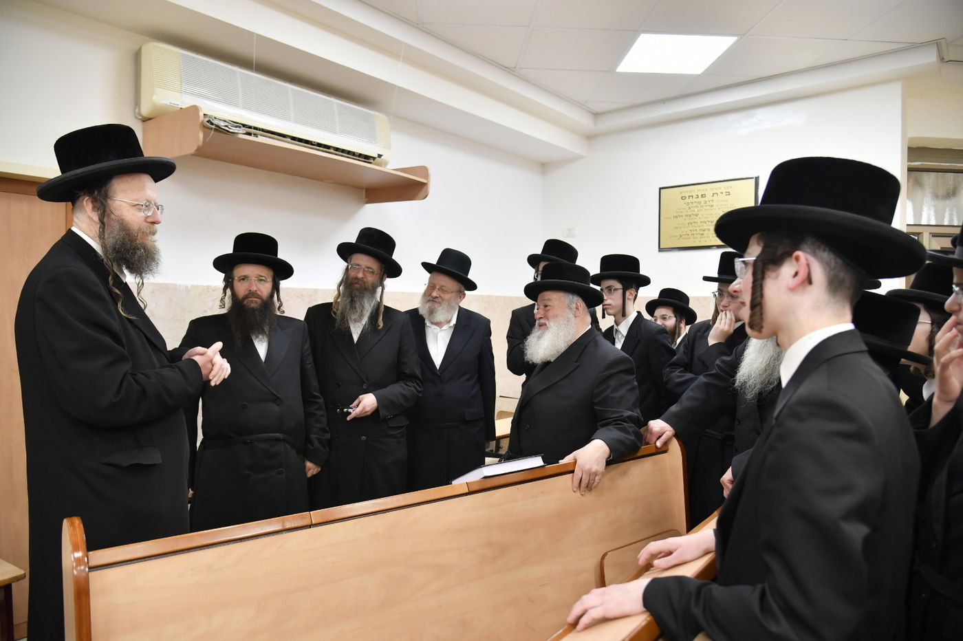 הבחורים נבחנו בהצלחה והתברכו מפי הרבי