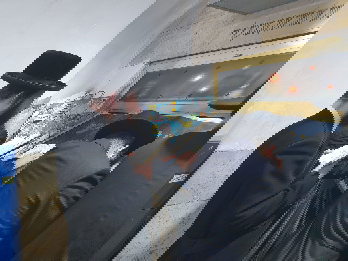 לפני החתונה: נכד האדמו"ר בקברי צדיקים