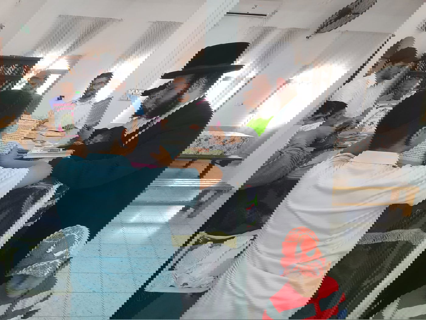 לפני החתונה: נכד האדמו"ר בקברי צדיקים