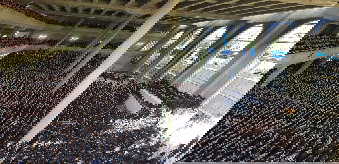 הגוי צילם: כך נראה 'טיש' חג השבועות בגור