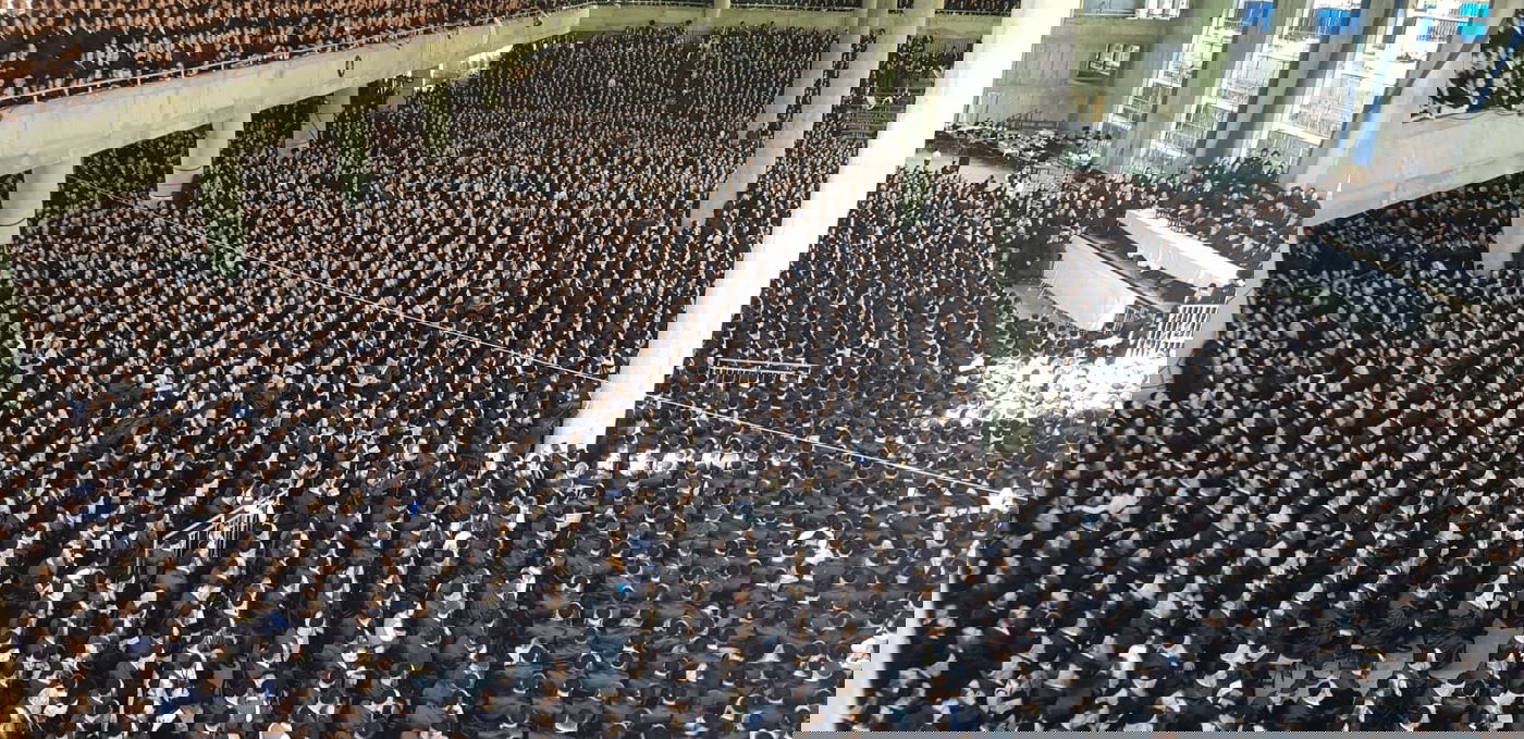 הגוי צילם: כך נראה 'טיש' חג השבועות בגור