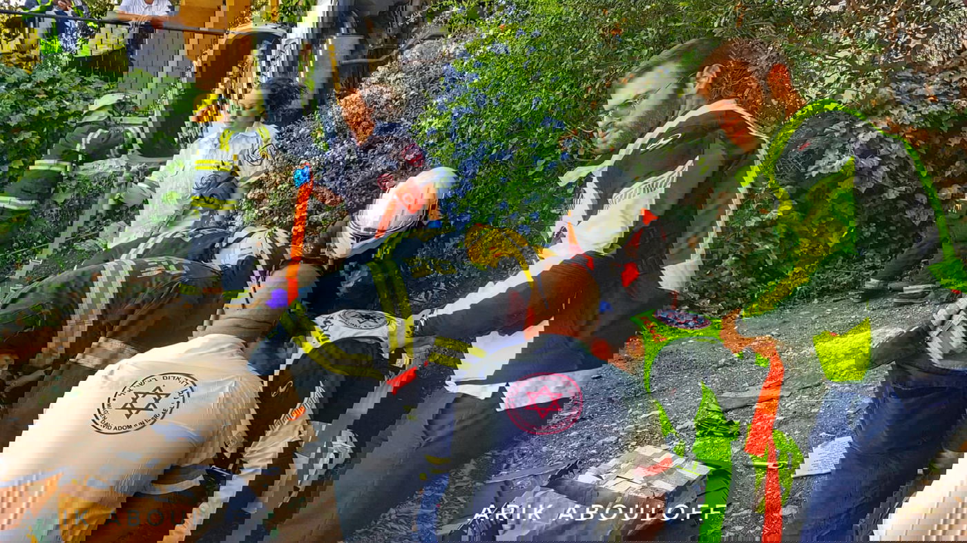 ירושלים: נהגת נפלה בין שני בניינים ונפצעה בינוני