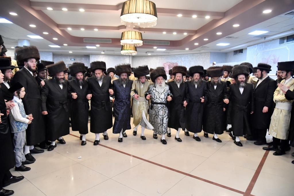 שמחת בית מישקולץ - תולדות אהרן | גלריה