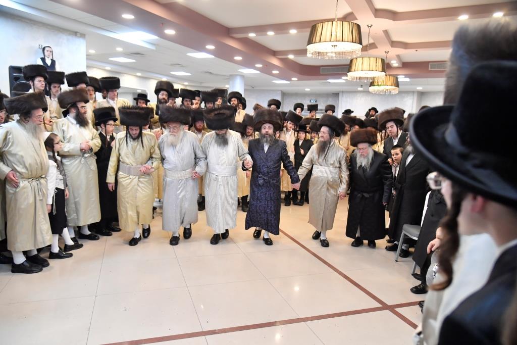 שמחת בית מישקולץ - תולדות אהרן | גלריה