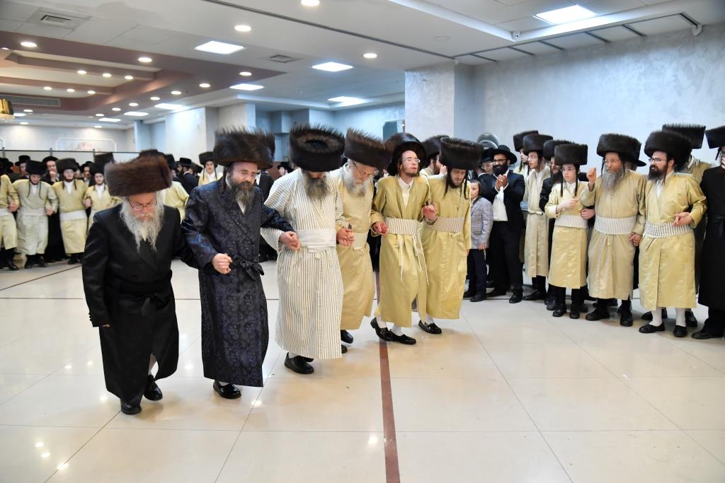 שמחת בית מישקולץ - תולדות אהרן | גלריה