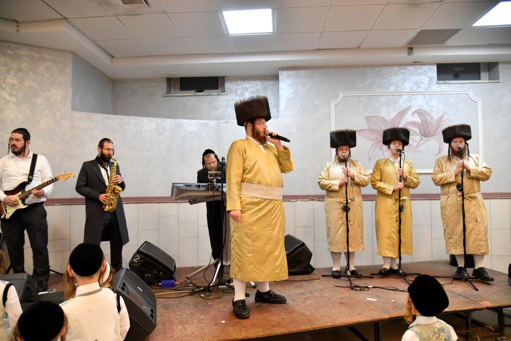 שמחת בית מישקולץ - תולדות אהרן | גלריה