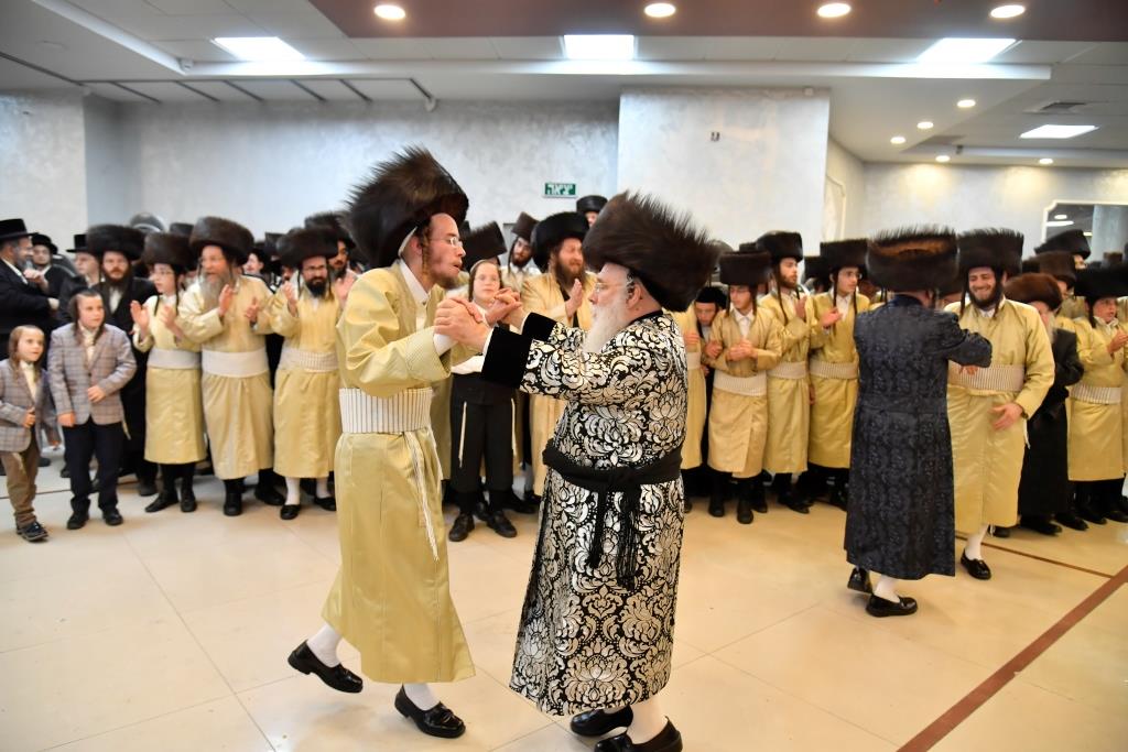שמחת בית מישקולץ - תולדות אהרן | גלריה