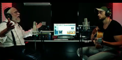 האב ובנו ששרים על בעיית הנושרים • צפו