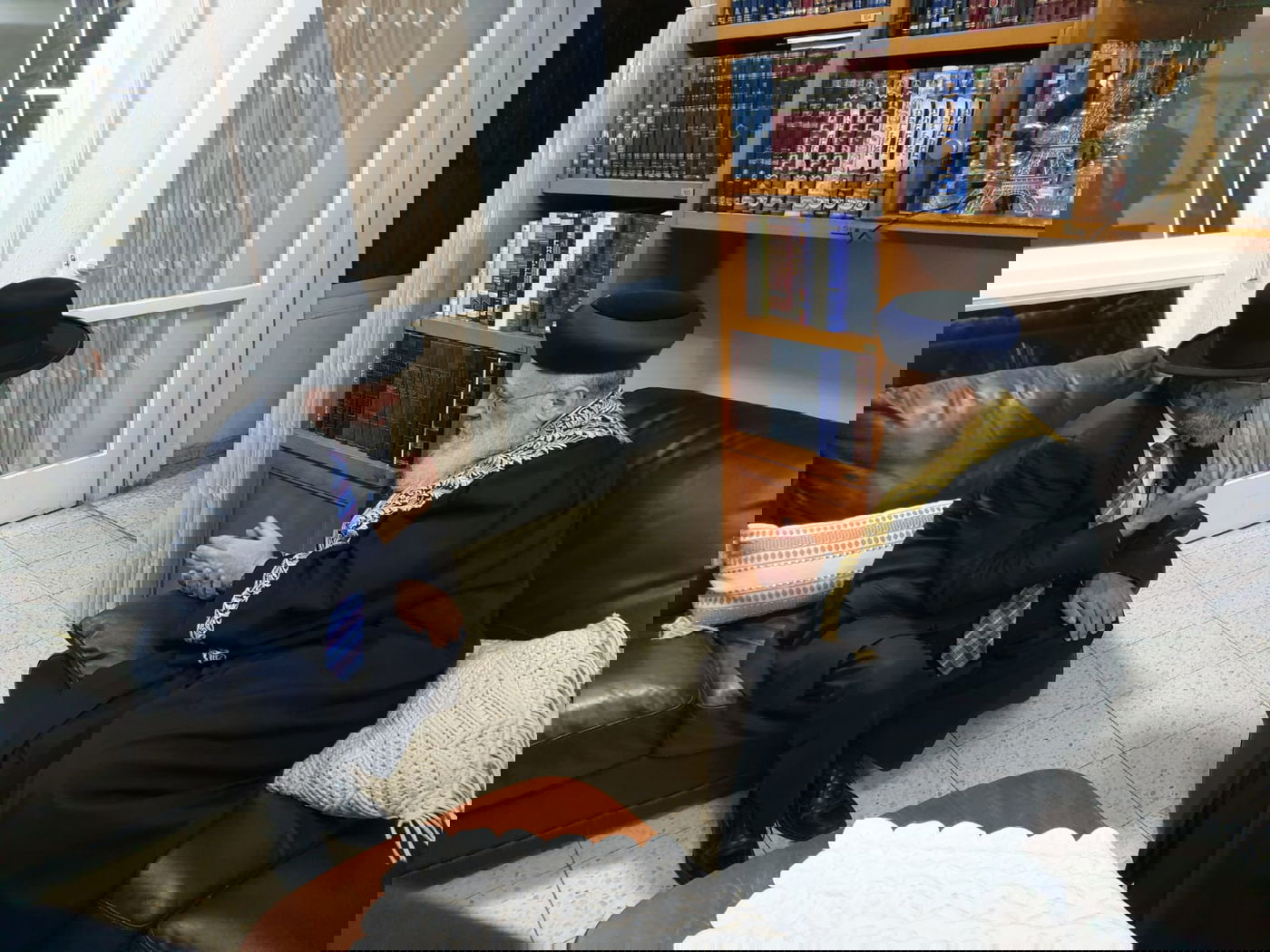 התמונה שוחזרה. הרב בן עזרא מודה לראש"ל, אמש