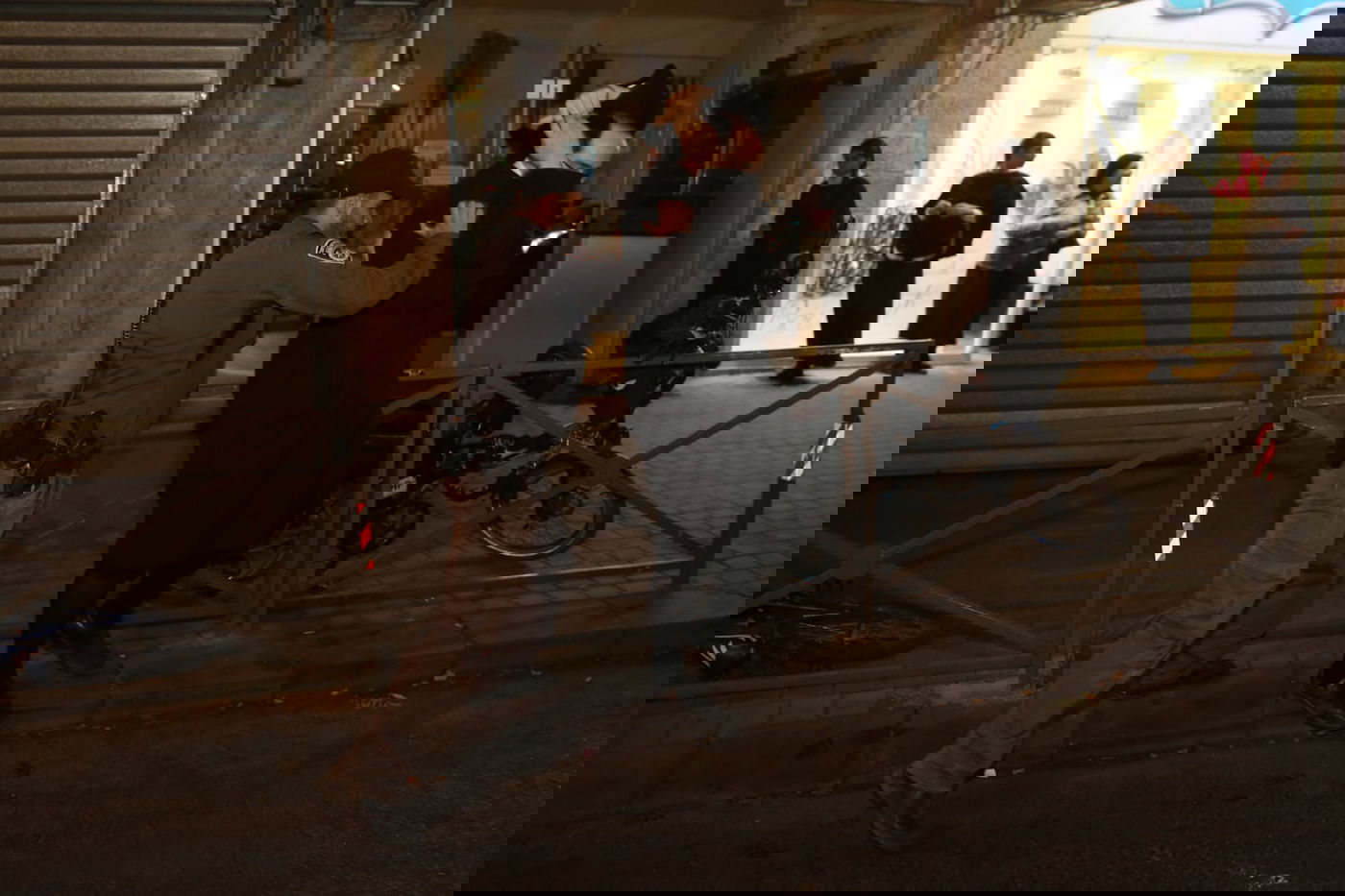 המפגינים הציתו פחים וגנבו ציוד מהכבאים