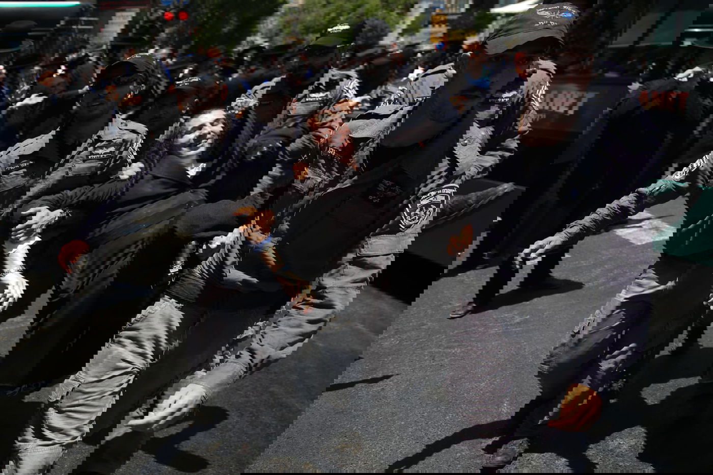 סוף הסאגה: הבחורות שמעצרן עורר מהומות יזכו לפטור מגיוס