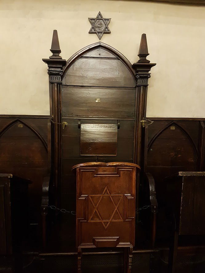 כיסאו של המהרל מפראג בבית הכנסת הישן חדש