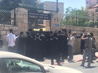 אתמול, בקברי המלכים