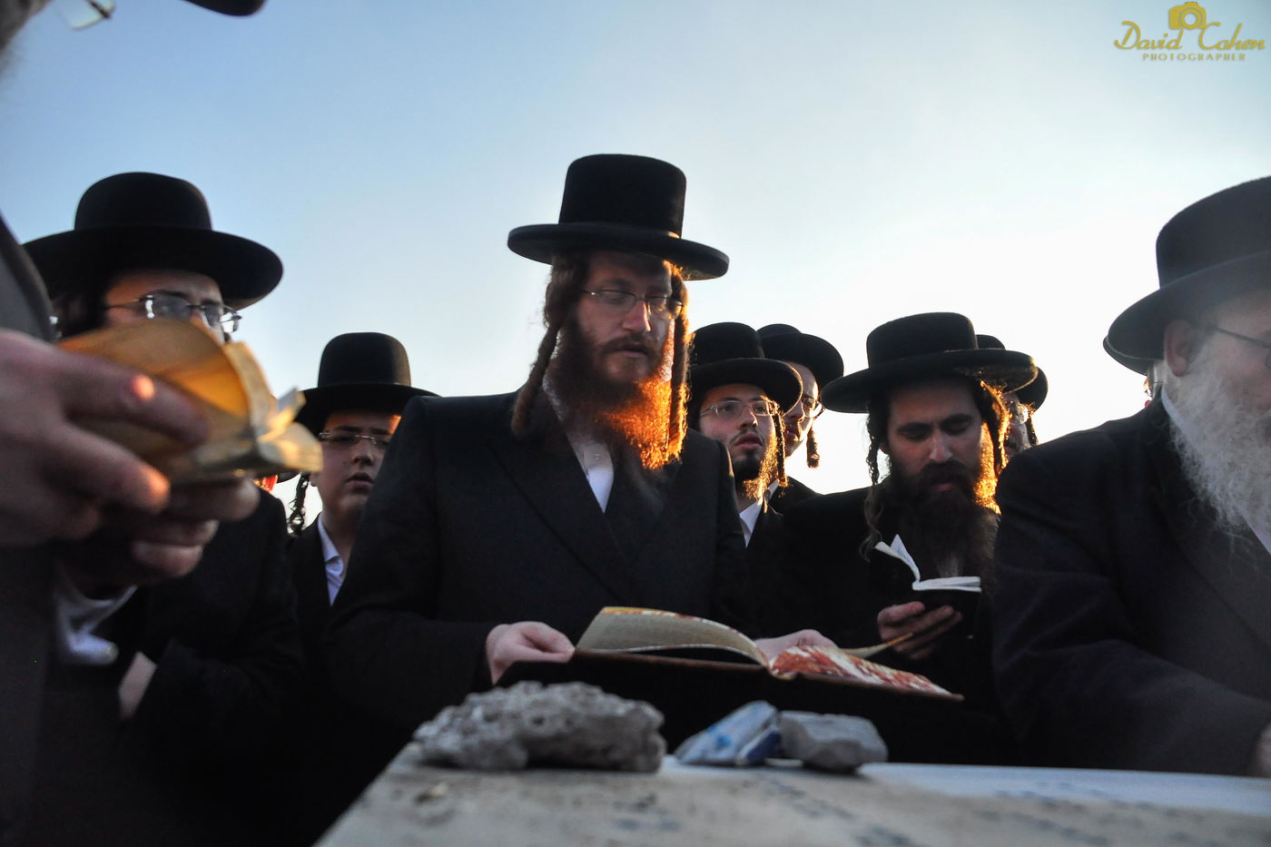 האדמו"ר מקאליב במסע קברי צדיקים • צפו