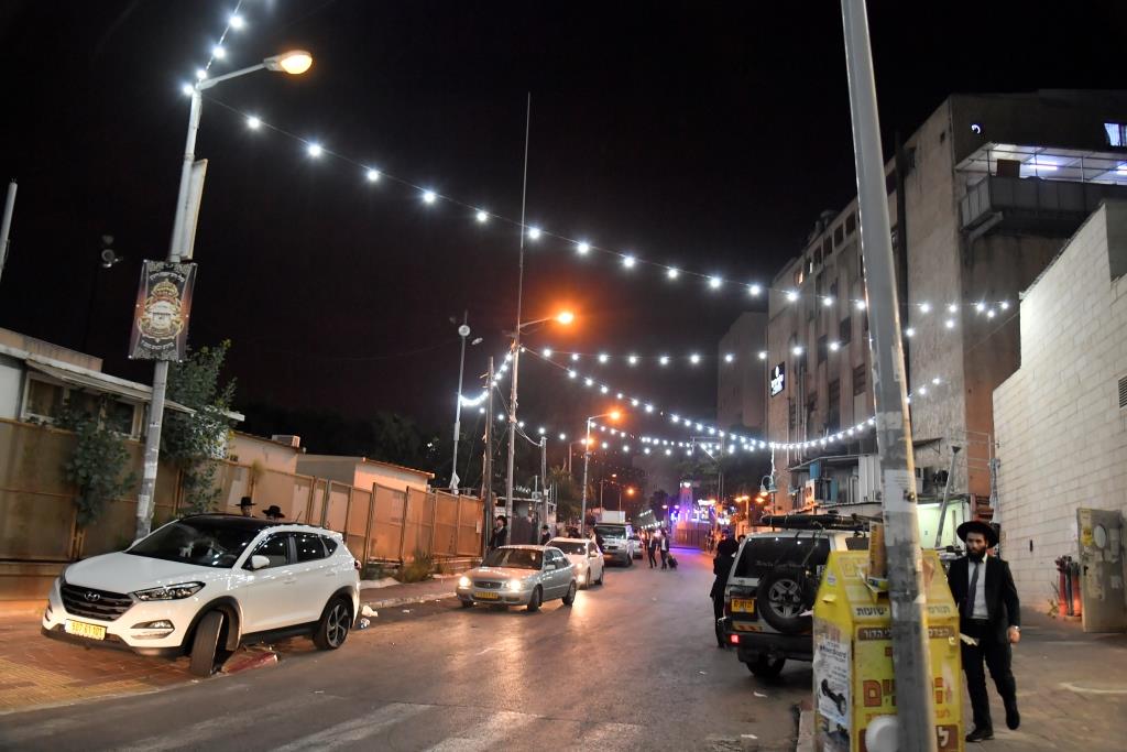 כך נערכים בויז'ניץ לקראת חתונת נכד האדמו"ר