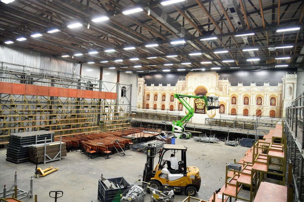 כך נערכים בויז'ניץ לקראת חתונת נכד האדמו"ר