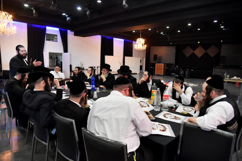 כך נערכים בויז'ניץ לקראת חתונת נכד האדמו"ר