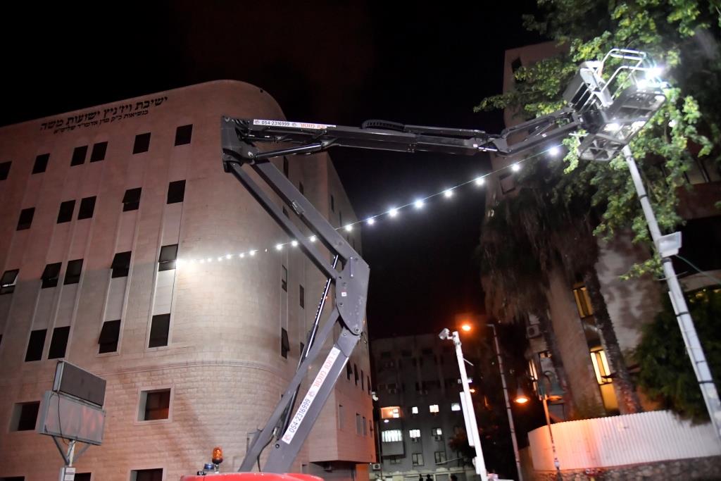 כך נערכים בויז'ניץ לקראת חתונת נכד האדמו"ר