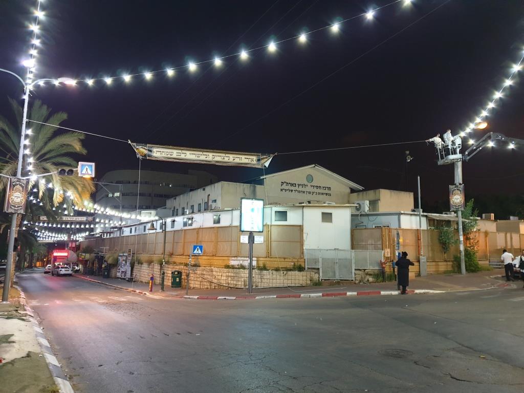 כך נערכים בויז'ניץ לקראת חתונת נכד האדמו"ר
