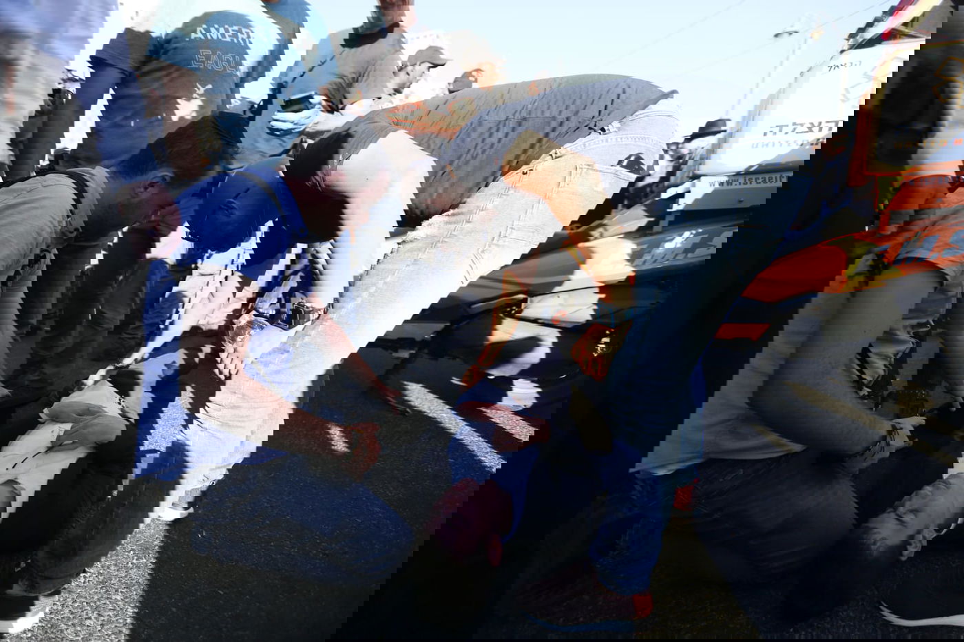 תיעוד דרמטי: החלקת הפרש, נפילת הסוס ופציעת המפגין