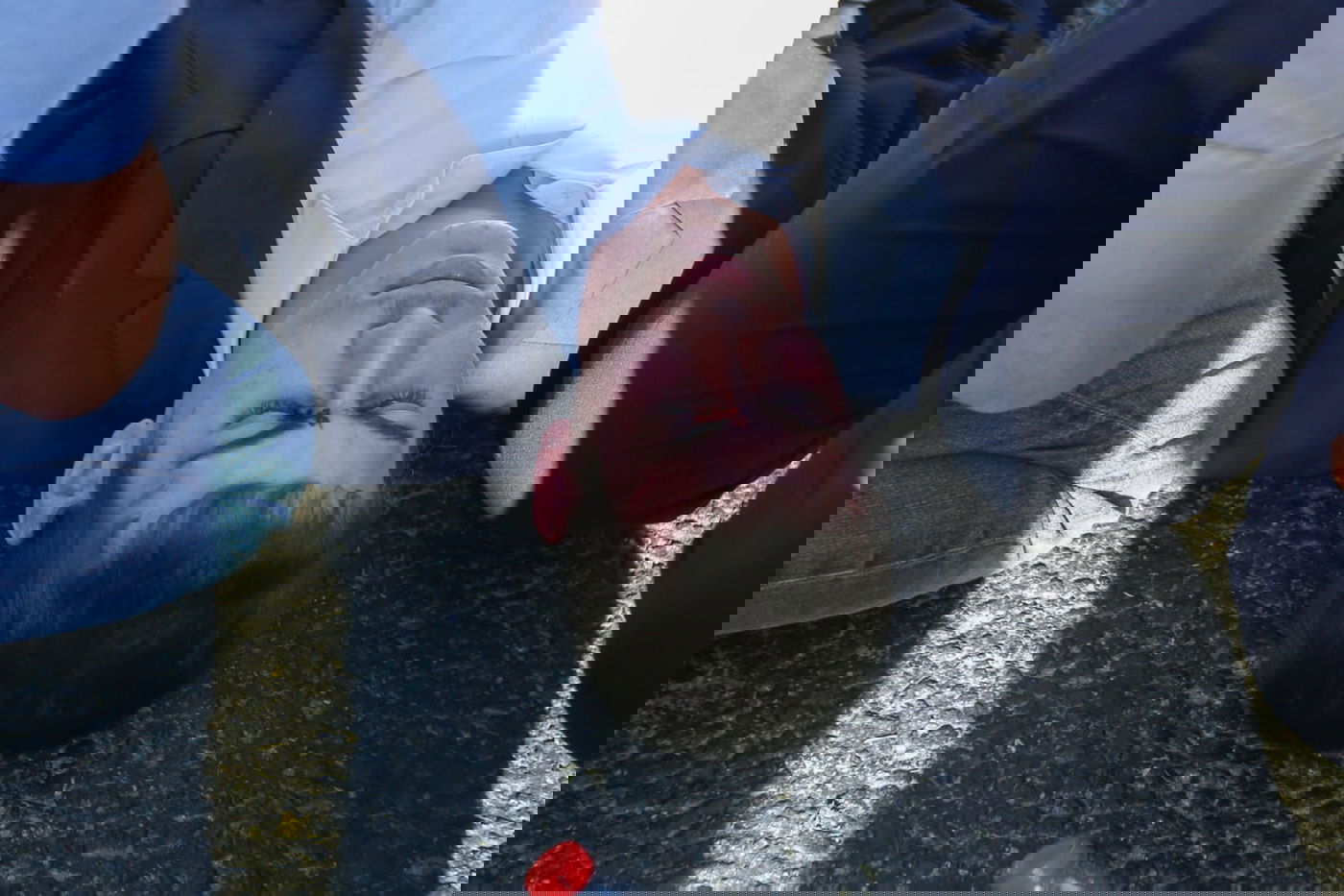 תיעוד דרמטי: החלקת הפרש, נפילת הסוס ופציעת המפגין