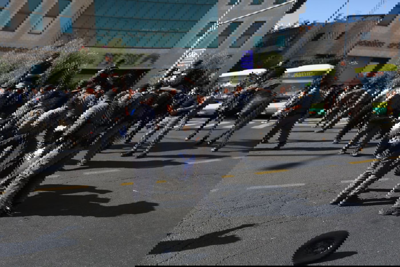 הפגנת 'הפלג' בירושלים: עימותים עם שוטרים; 22 עצורים