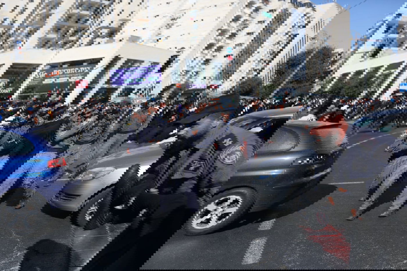 הפגנת 'הפלג' בירושלים: עימותים עם שוטרים; 22 עצורים