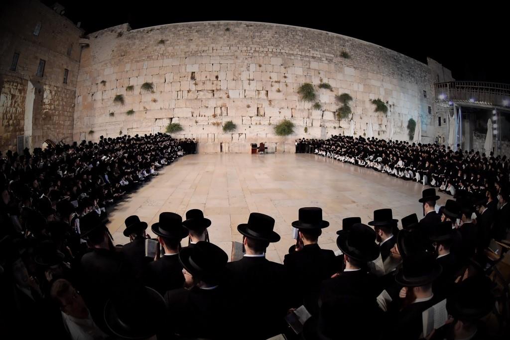 לקראת החתונה: האדמו"ר מויז'ניץ בכותל המערבי