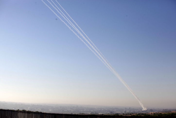 החמאס שיגר רקטות לים והאזעקה הופעלה