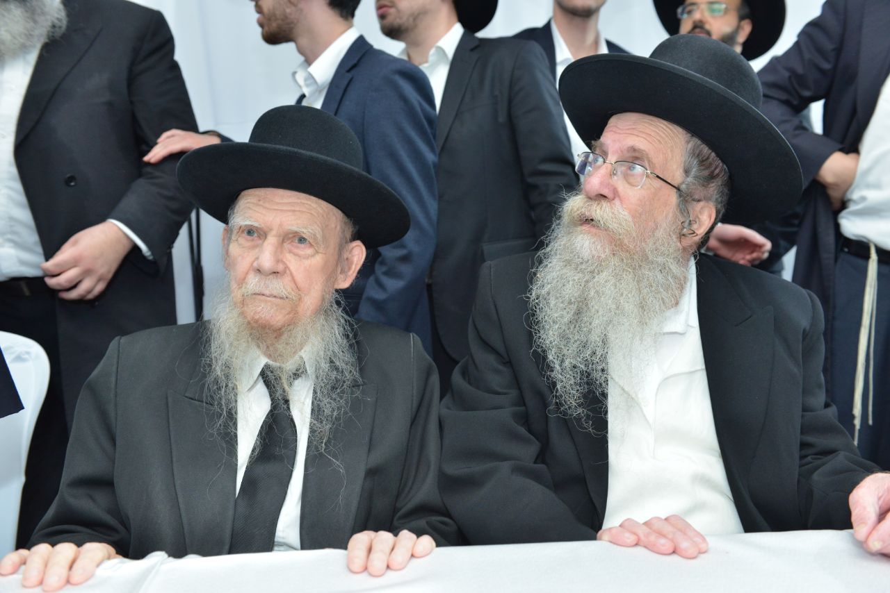 הכנסת ספר תורה לישיבת "אהבת אהרן"