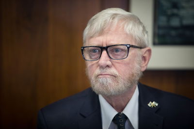 המבקר נגד נתניהו: לא מעסיקים יהודי ביום כיפור